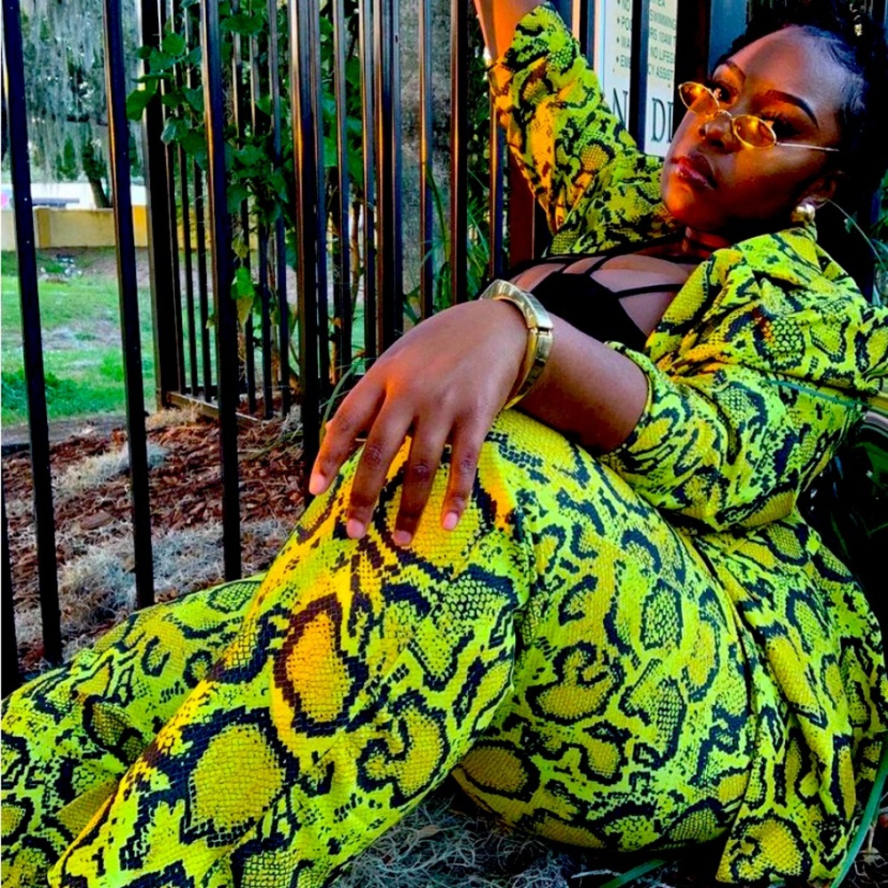 KUHRIZMUH Plus Size Neon Snake print Blazer Set